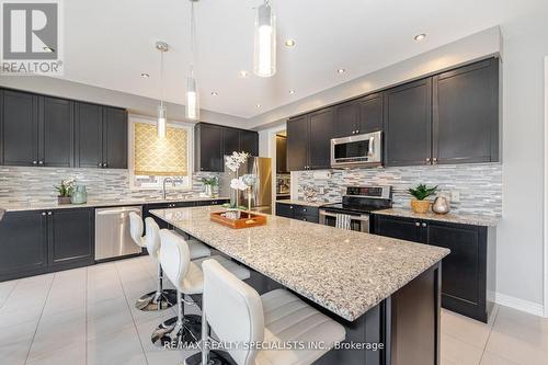 6 Billy Crt, Caledon, ON - Indoor Photo Showing Kitchen With Upgraded Kitchen