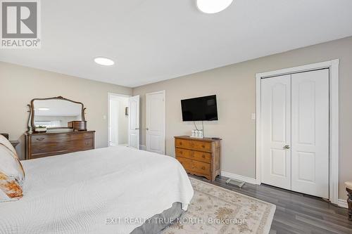 59 Riverdale Drive, Wasaga Beach, ON - Indoor Photo Showing Bedroom
