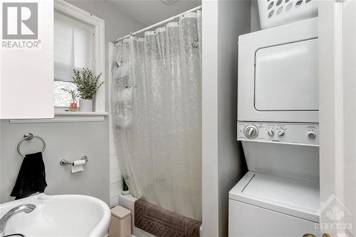 390 Mackay Street, Ottawa, ON - Indoor Photo Showing Laundry Room