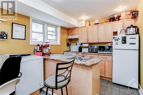 390 Mackay Street, Ottawa, ON - Indoor Photo Showing Kitchen