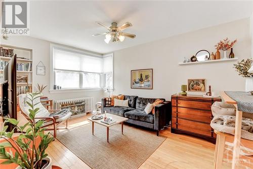 390 Mackay Street, Ottawa, ON - Indoor Photo Showing Living Room