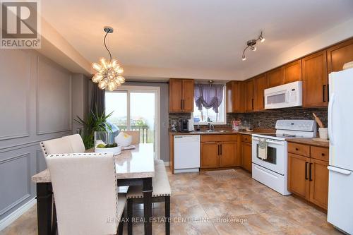 #19 -25 Viking Dr, Hamilton, ON - Indoor Photo Showing Kitchen With Double Sink