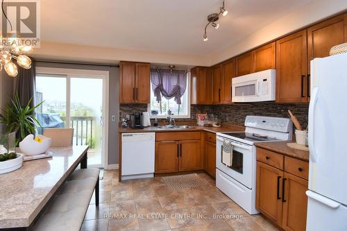 19 - 25 Viking Drive, Hamilton, ON - Indoor Photo Showing Kitchen With Double Sink