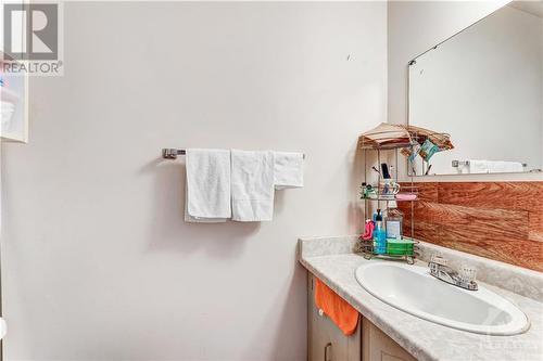 8 Compata Way, Ottawa, ON - Indoor Photo Showing Bathroom