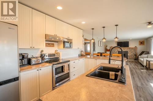 6313 Archie Meadow Road, Forest Grove, BC - Indoor Photo Showing Kitchen With Double Sink With Upgraded Kitchen