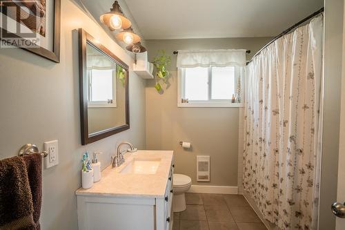 6313 Archie Meadow Road, Forest Grove, BC - Indoor Photo Showing Bathroom