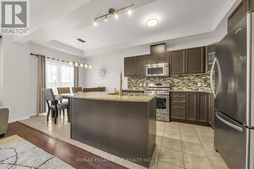 28 Serena Cres, Hamilton, ON - Indoor Photo Showing Kitchen With Stainless Steel Kitchen With Upgraded Kitchen