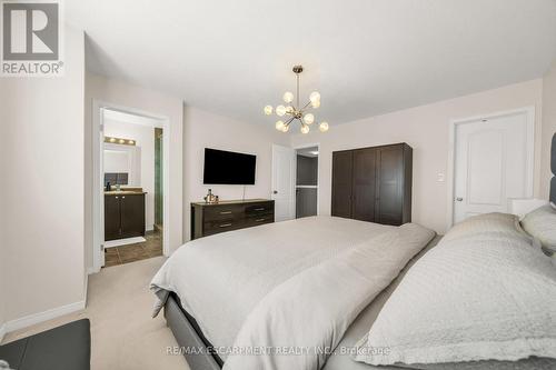 28 Serena Cres, Hamilton, ON - Indoor Photo Showing Bedroom