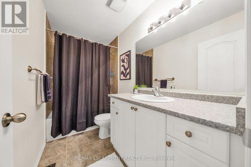28 Serena Crescent, Hamilton, ON - Indoor Photo Showing Bathroom