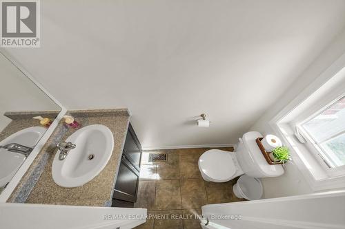 28 Serena Cres, Hamilton, ON - Indoor Photo Showing Bathroom