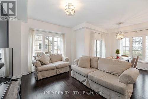#62 -377 Glancaster Rd, Hamilton, ON - Indoor Photo Showing Living Room
