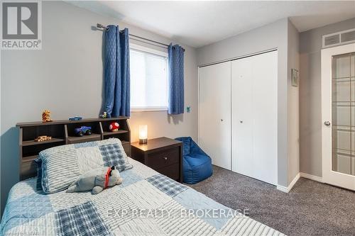27 Robin St, North Middlesex, ON - Indoor Photo Showing Bedroom