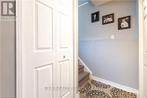 27 Robin St, North Middlesex, ON - Indoor Photo Showing Other Room