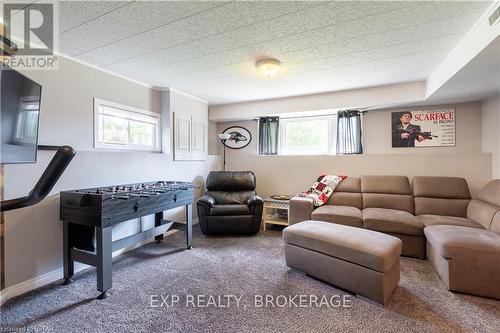 27 Robin St, North Middlesex, ON - Indoor