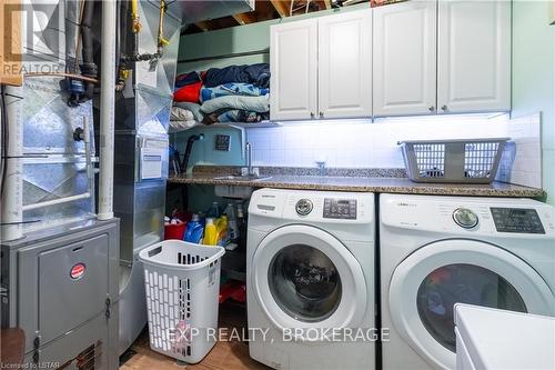 27 Robin St, North Middlesex, ON - Indoor Photo Showing Laundry Room