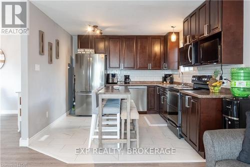 27 Robin St, North Middlesex, ON - Indoor Photo Showing Kitchen