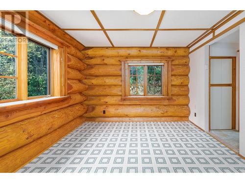 2197 3 Highway, Creston, BC - Indoor Photo Showing Other Room