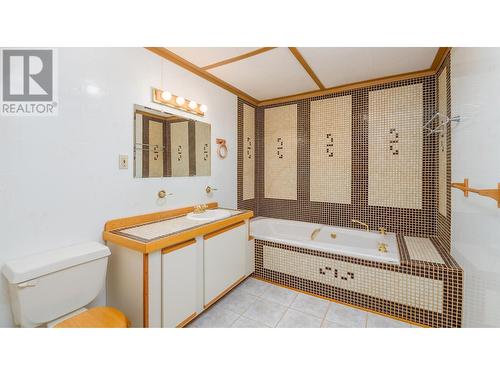 2197 3 Highway, Creston, BC - Indoor Photo Showing Bathroom