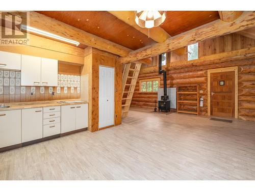 2197 3 Highway, Creston, BC - Indoor Photo Showing Kitchen