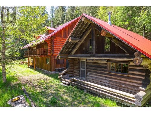 2197 3 Highway, Creston, BC - Outdoor