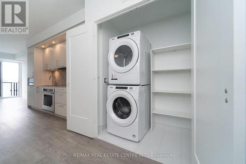 1002 - 480 Front Street W, Toronto, ON - Indoor Photo Showing Laundry Room