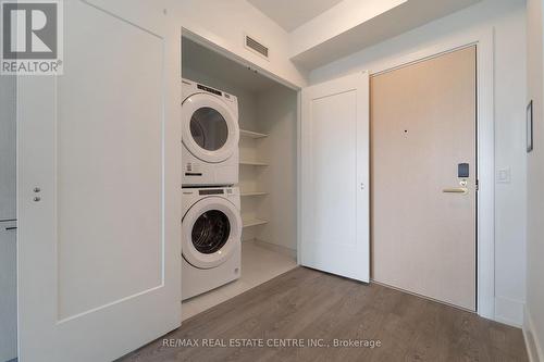 1002 - 480 Front Street W, Toronto, ON - Indoor Photo Showing Laundry Room