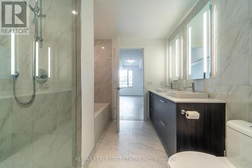 1002 - 480 Front Street W, Toronto, ON - Indoor Photo Showing Bathroom