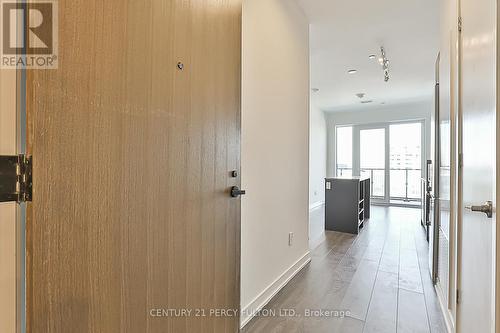 #1001 -8 Tippett Rd, Toronto, ON - Indoor Photo Showing Other Room