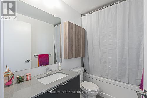 #1001 -8 Tippett Rd, Toronto, ON - Indoor Photo Showing Bathroom