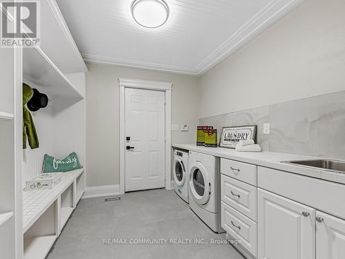 95 Hill Cres, Toronto, ON - Indoor Photo Showing Laundry Room
