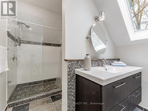95 Hill Cres, Toronto, ON - Indoor Photo Showing Bathroom