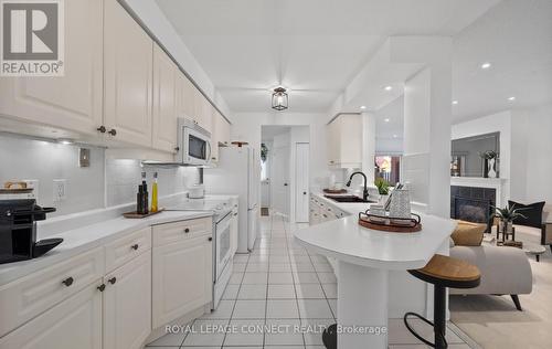 #423 -1400 The Esplanade  N, Pickering, ON - Indoor Photo Showing Kitchen With Upgraded Kitchen