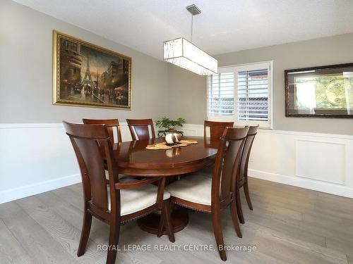 30 Branthaven Dr, Hamilton, ON - Indoor Photo Showing Dining Room