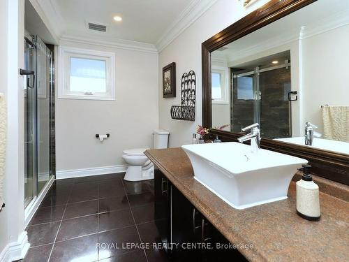 30 Branthaven Dr, Hamilton, ON - Indoor Photo Showing Bathroom