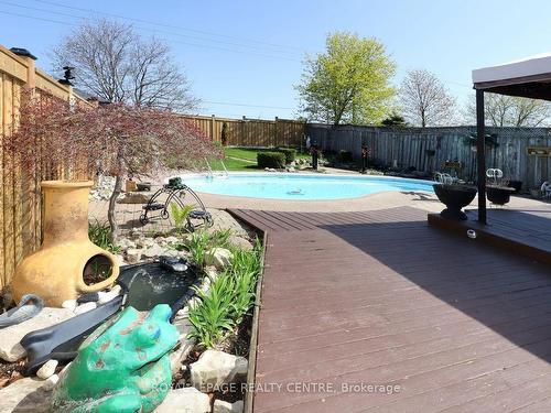 30 Branthaven Dr, Hamilton, ON - Outdoor With In Ground Pool