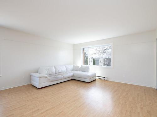 Living room - 655 Rue Pie-Xii, Vaudreuil-Dorion, QC - Indoor Photo Showing Living Room