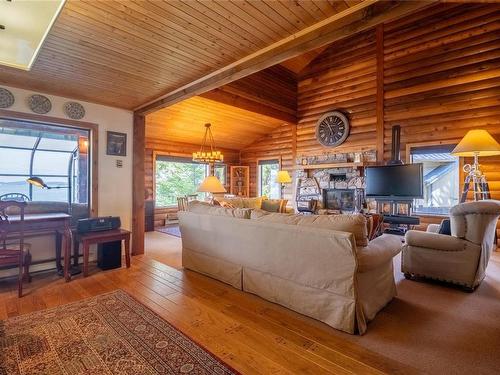 1601 Schooner Way, Pender Island, BC - Indoor Photo Showing Living Room With Fireplace