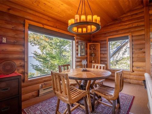 1601 Schooner Way, Pender Island, BC - Indoor Photo Showing Dining Room
