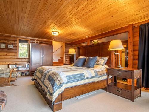 1601 Schooner Way, Pender Island, BC - Indoor Photo Showing Bedroom