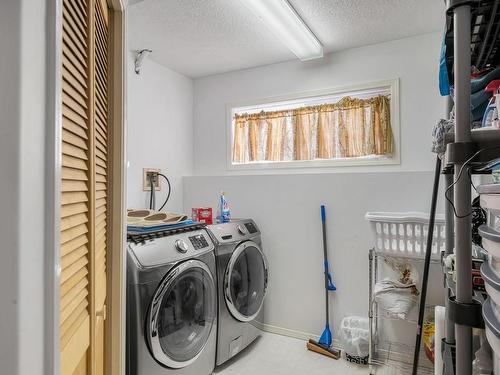 2-1129A 2Nd Ave, Ladysmith, BC - Indoor Photo Showing Laundry Room