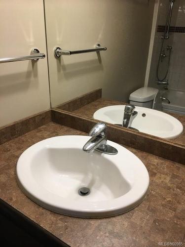 601 Su'It St, Victoria, BC - Indoor Photo Showing Bathroom
