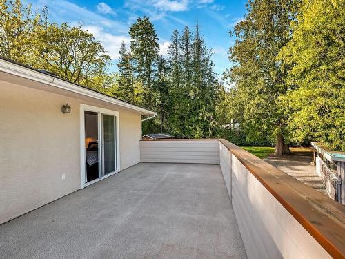 1900 Barrett Dr, North Saanich, BC - Outdoor With Exterior