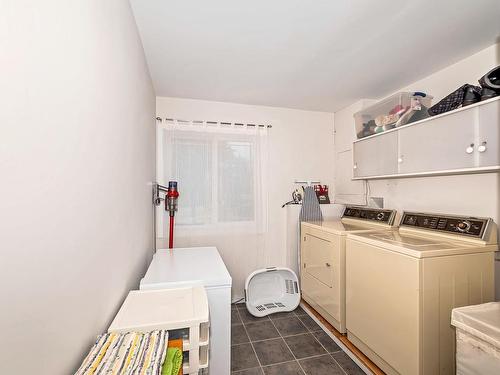 1900 Barrett Dr, North Saanich, BC - Indoor Photo Showing Laundry Room