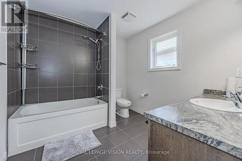 187 Pumpkin Pass, Hamilton, ON - Indoor Photo Showing Bathroom