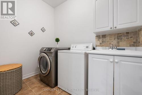 132 Springview Drive, Hamilton, ON - Indoor Photo Showing Laundry Room