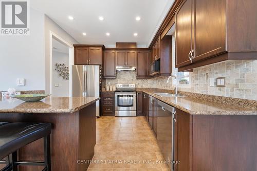 132 Springview Drive, Hamilton, ON - Indoor Photo Showing Kitchen With Upgraded Kitchen
