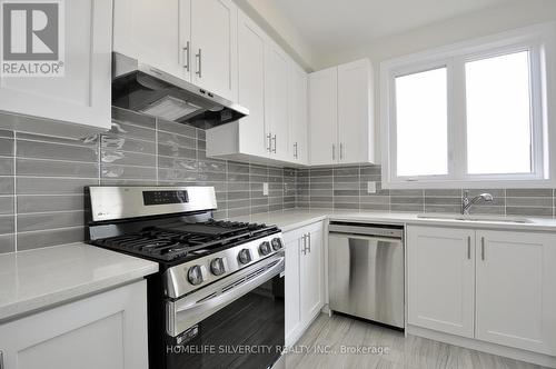 13 Dore Drive, Brantford, ON - Indoor Photo Showing Kitchen With Upgraded Kitchen