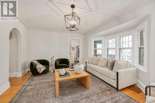 97 Baseline Rd E, London, ON - Indoor Photo Showing Living Room
