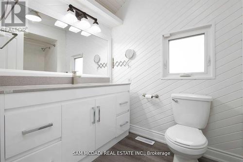 18 1/2 Lakeshore Drive, Hamilton, ON - Indoor Photo Showing Bathroom