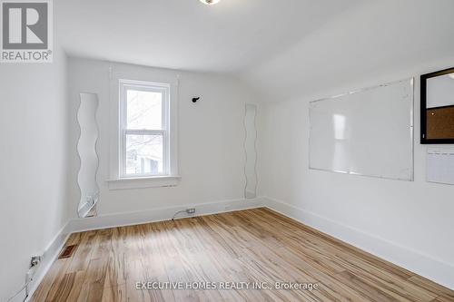 17 Marshall St, Waterloo, ON - Indoor Photo Showing Other Room